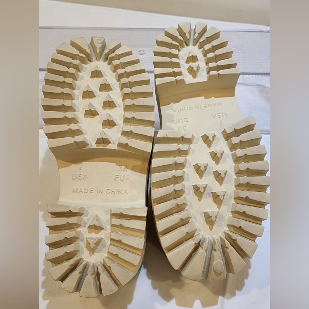 JEFFREY CAMPBELL cream platform clogs - Picture 2 of 4